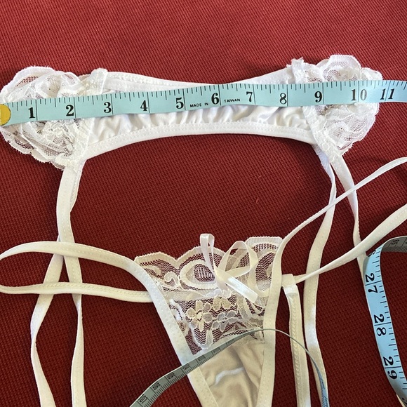 Ladies White Lace Garter Belt with Matching Lace Thong Panty - Picture 4 of 4